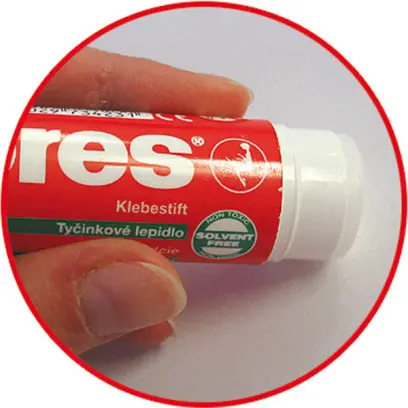 Lepicí tyčinka Kores 15g