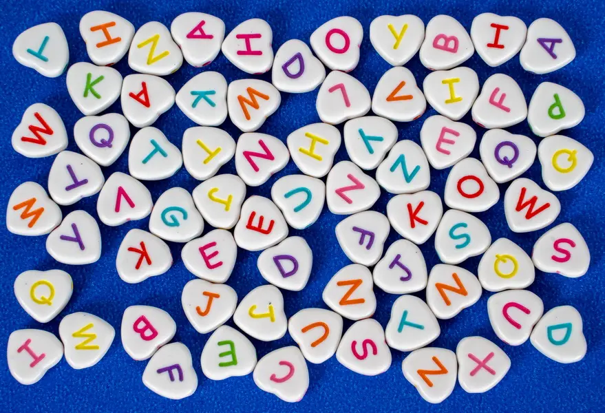 Korálky ABC 06 srdce pastel