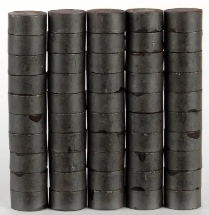 Magnety 10 mm 50 ks černé