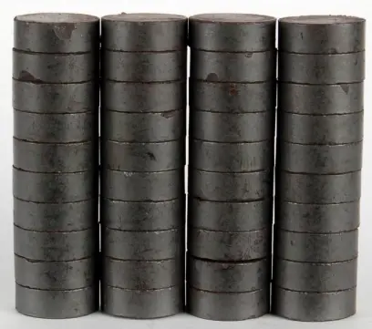 Magnety 15 mm 40 ks černé